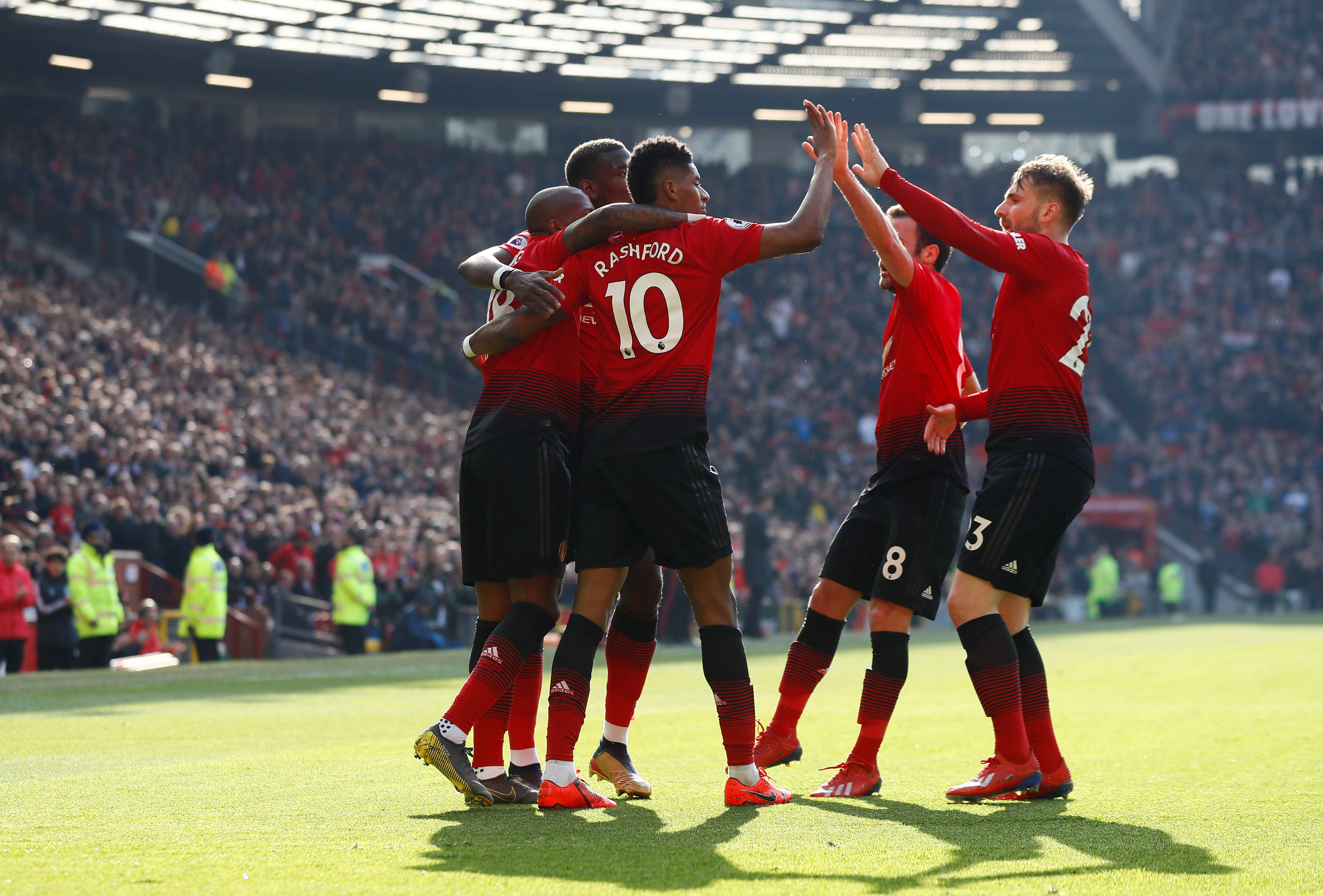 里伸出了橄 里伸出了橄